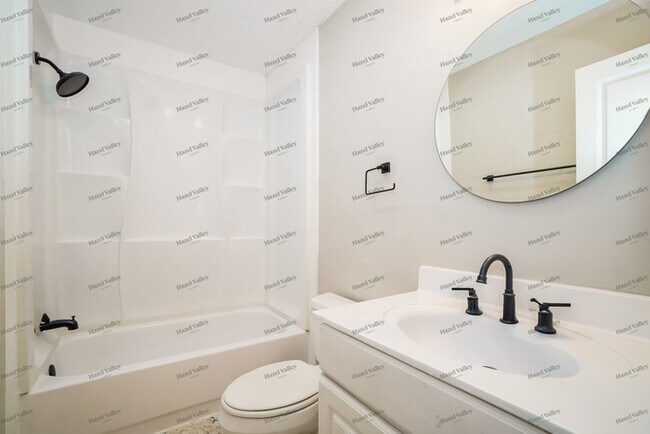 Building Photo - 6330 Fence Row Ln