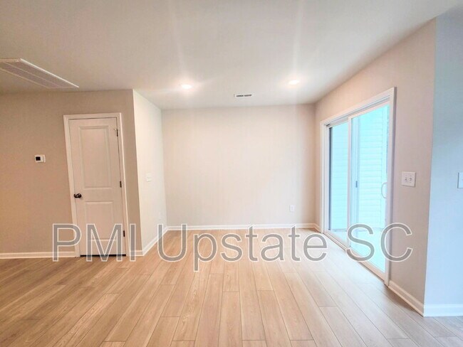 Building Photo - 810 Sandbach Rd