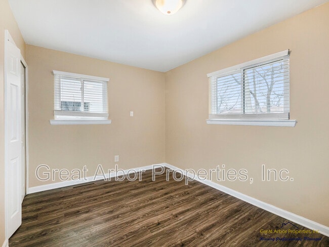 Building Photo - 1088 Studebaker Ave