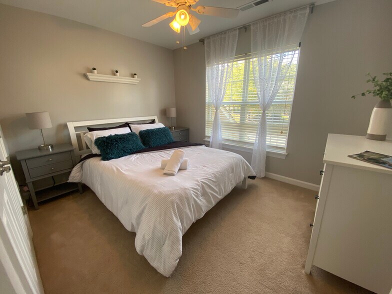 Building Photo - 10301 Rougemont Ln