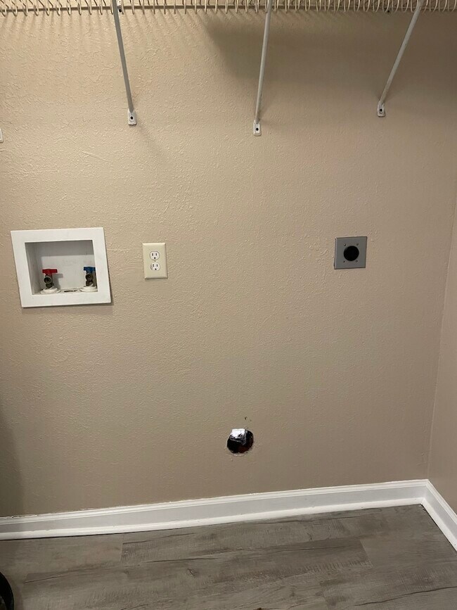 Building Photo - 506 Broad St