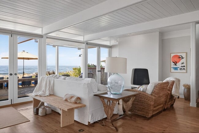Building Photo - 5432 Rincon Beach Park Dr