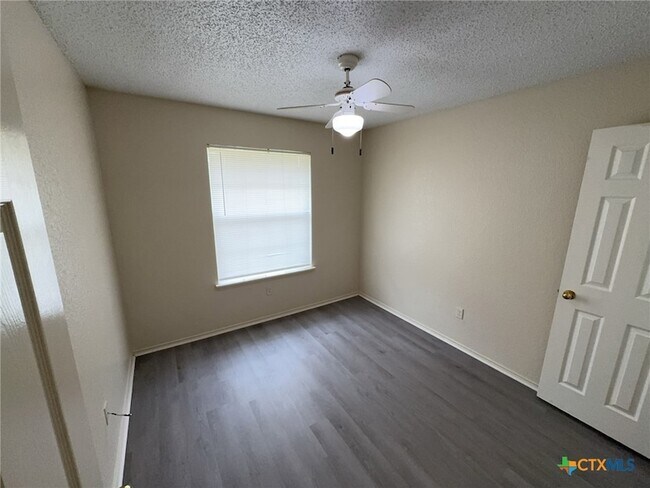Building Photo - 4303 Fawn Dr