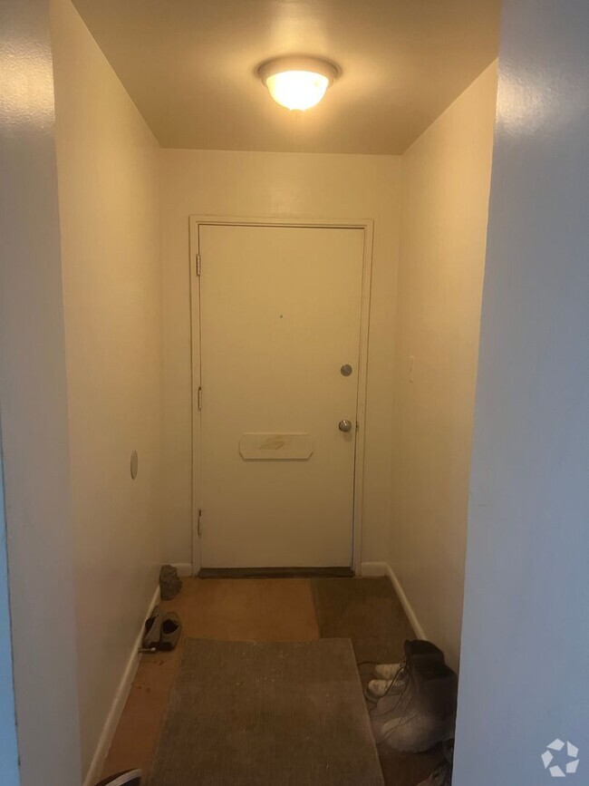 Building Photo - South of BYU Campus 2 bed/ 1 bath
