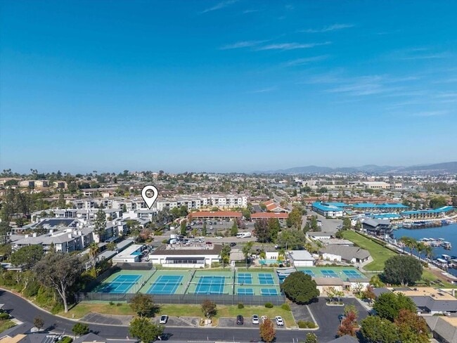 Building Photo - 1560 Circa Del Lago