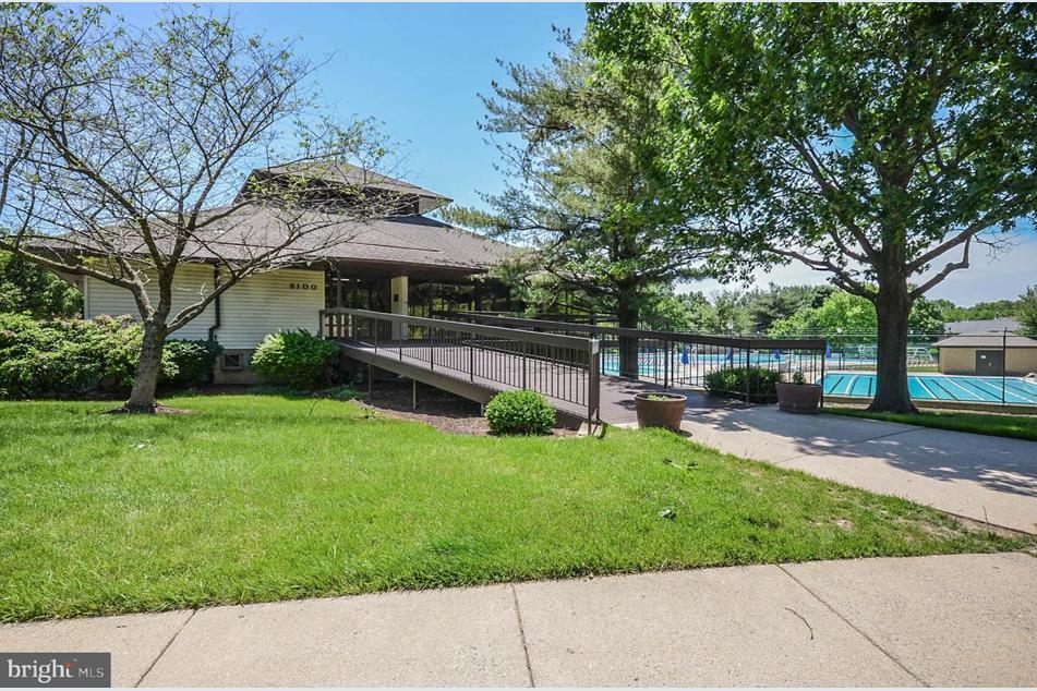 Building Photo - 18300 Streamside Dr
