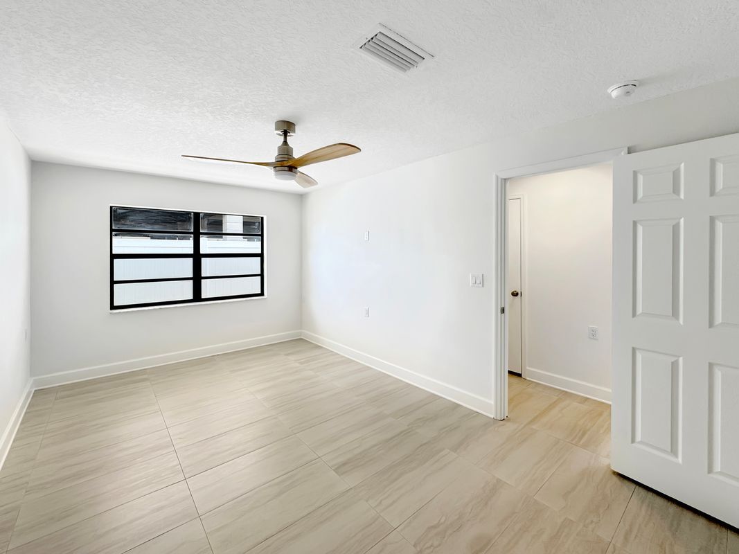 Building Photo - 9907 ISLAND HARBOR Dr