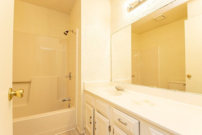 Building Photo - 1525 Northwick Ct