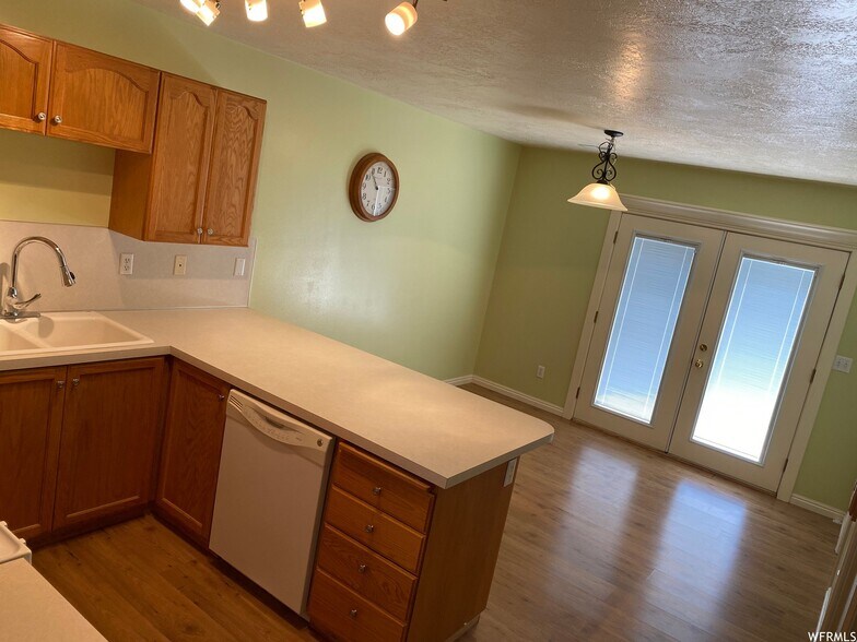 Building Photo - 1648 Talon Dr