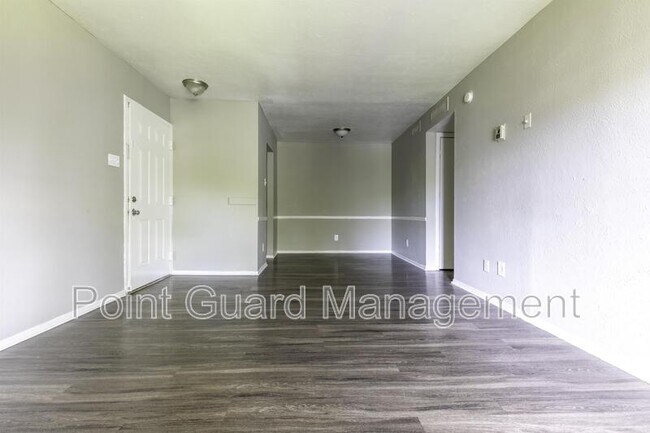 Building Photo - 4550 West Kiest Boulevard - 1034