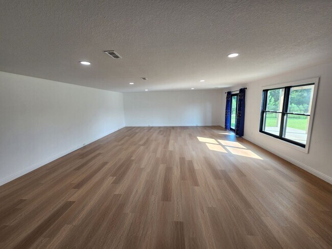 Building Photo - 6817 Timber Ct