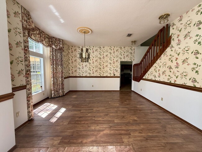 Building Photo - 124 Estates Cir