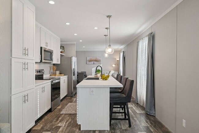 Building Photo - 1611 American Dr