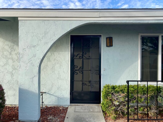 Building Photo - Beautifully Remodeled 2-Bedroom, 2-Bath Co...