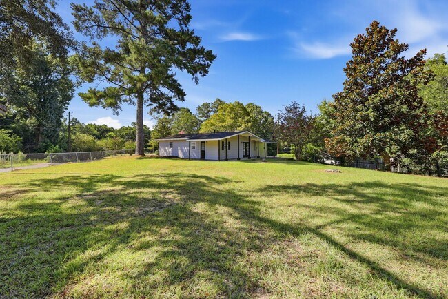 Building Photo - Corner Lot in Phenix City!