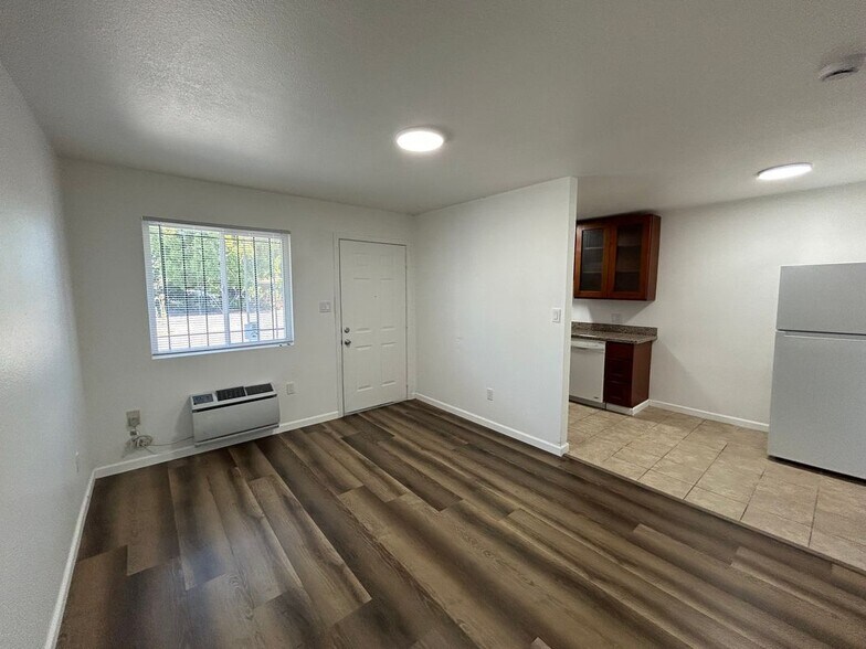 Building Photo - 600 Las Palmas Ave