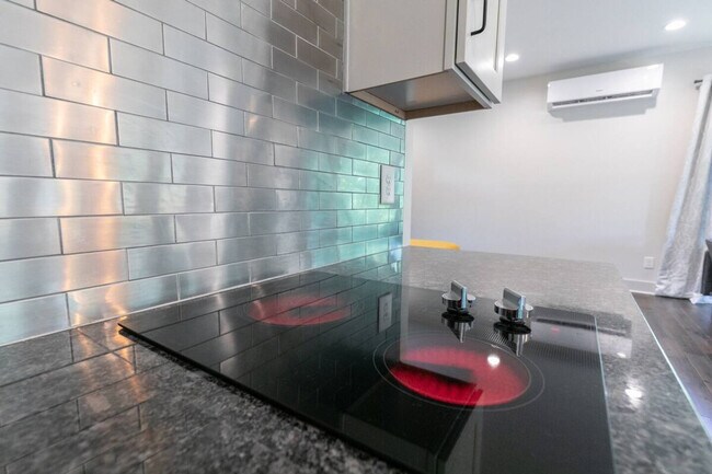 Building Photo - 1084 Sanders Ave SE