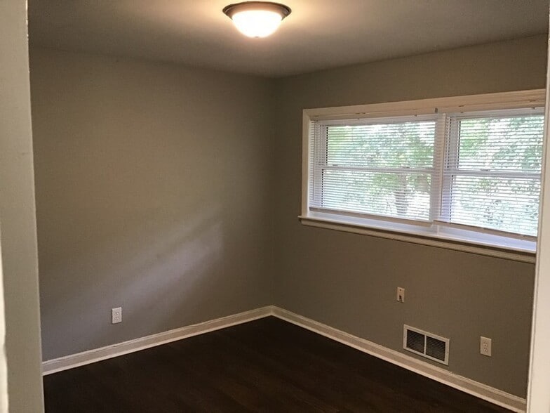 Building Photo - 1907 Lyle Ave