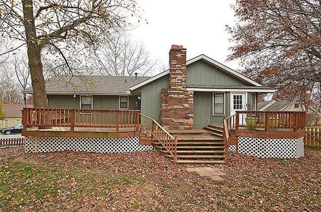 Building Photo - COMING SOON!! Large home in the Newmark and Staley Area