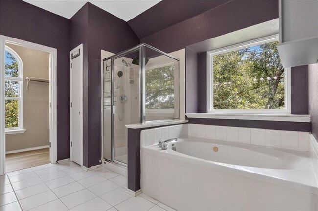 Building Photo - 706 Hilltop Dr