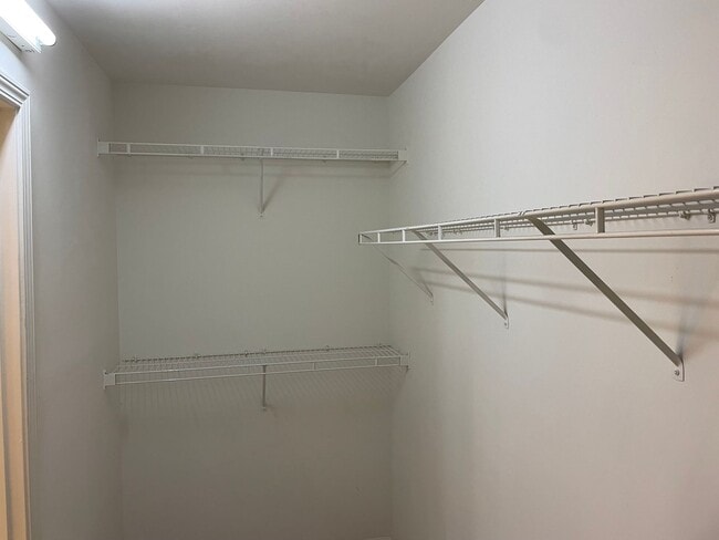 Building Photo - Town Home For Rent