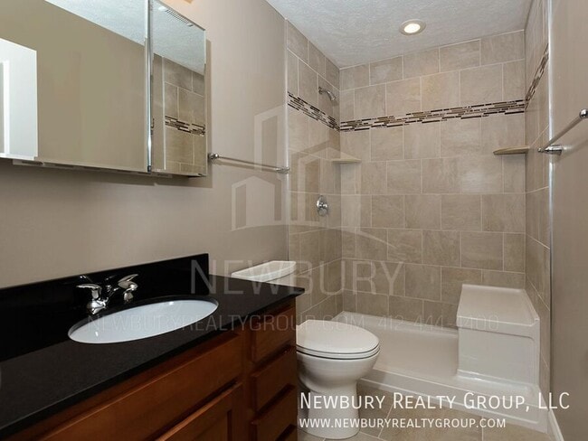 Building Photo - 155 Banksville Pl