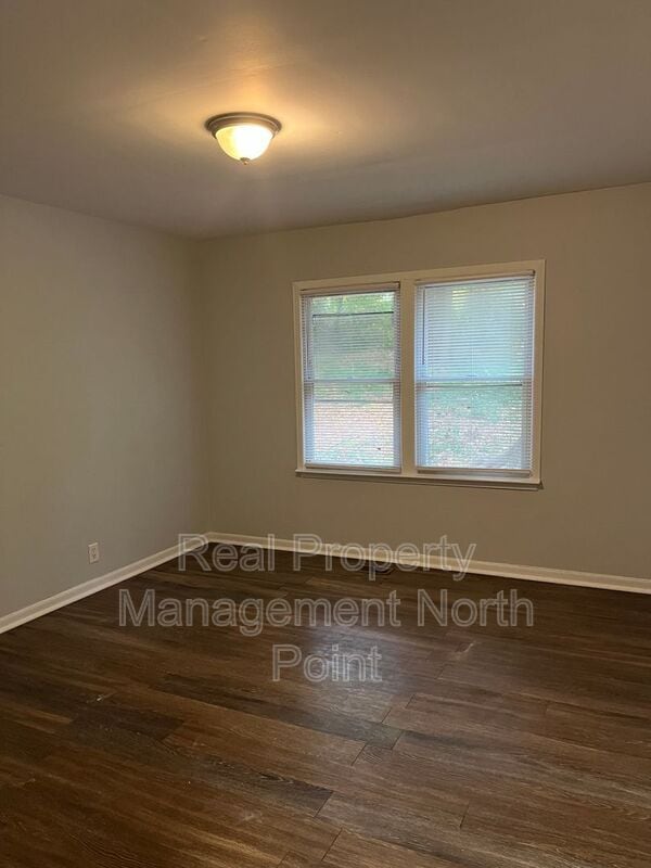 Building Photo - 466 Birney St NE