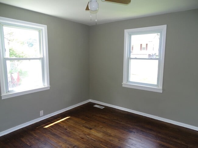 Building Photo - 2 Bedroom 1 Bathroom in South Knoxville