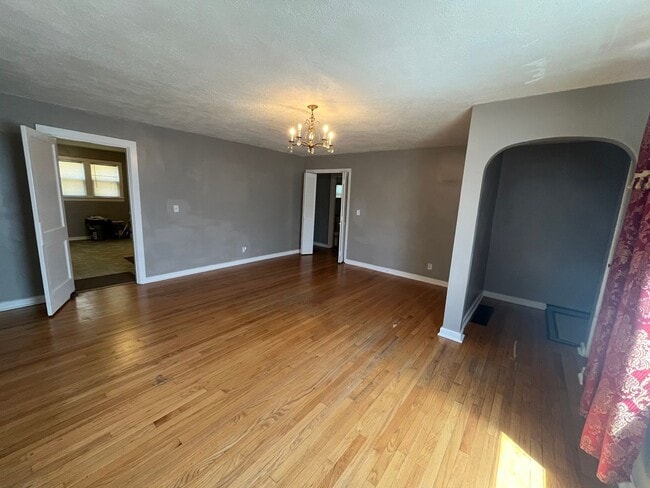Building Photo - Three bedroom on golf course