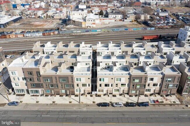 Building Photo - 2142 Kensington Walk