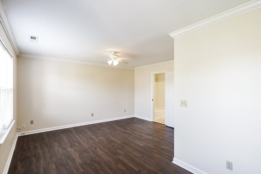Building Photo - 2873 Iroquois Dr