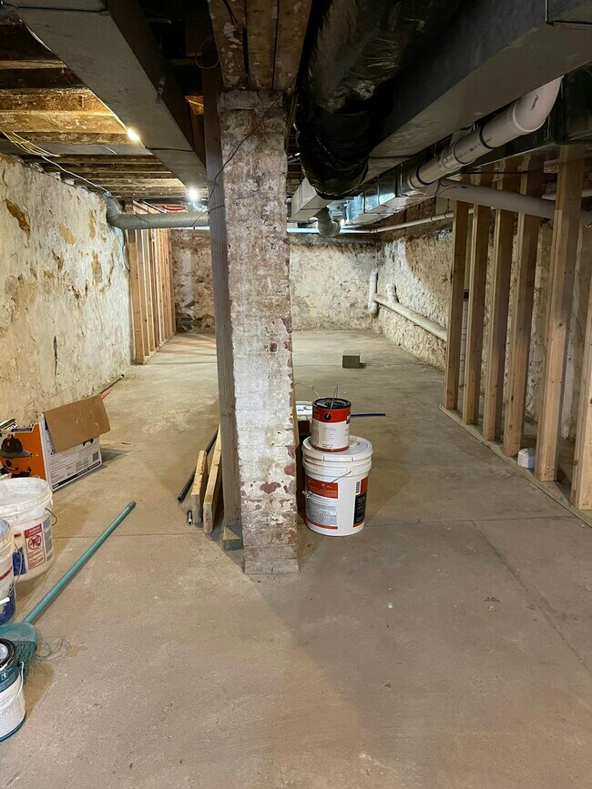 Building Photo - 612 W Norris St