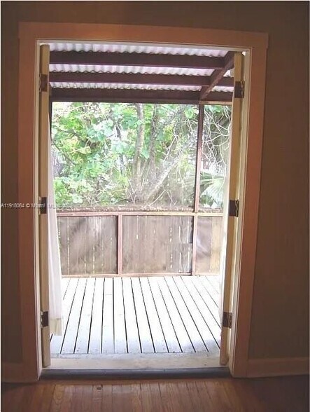 Building Photo - 514 Palermo Ave