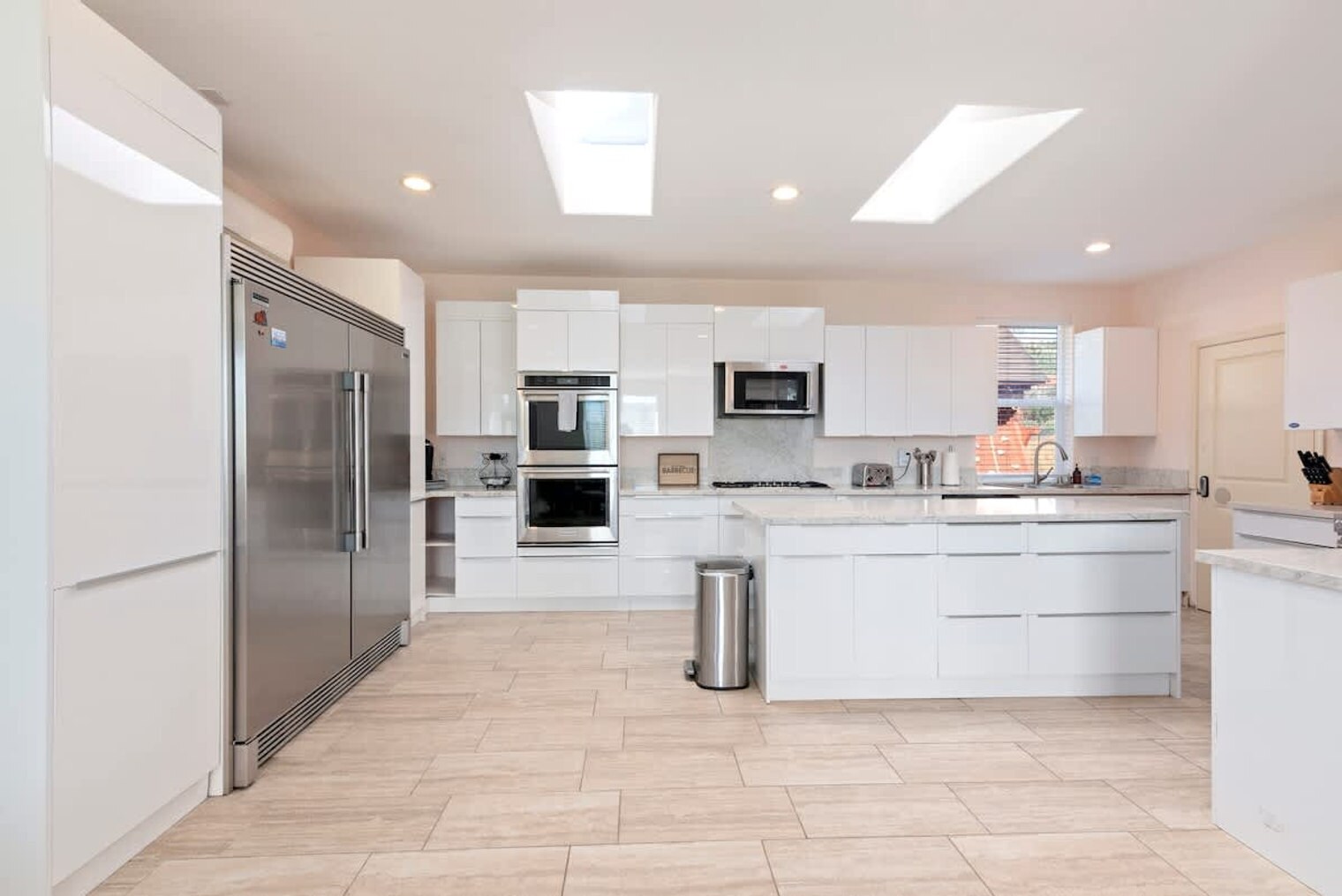 Building Photo - 17055 Rock Rd