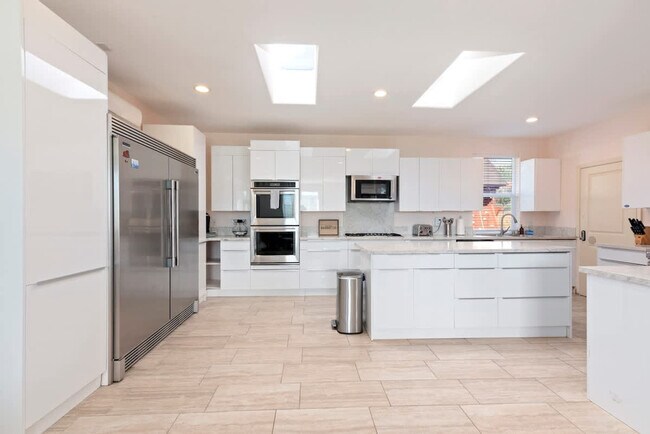 Building Photo - 17055 Rock Rd