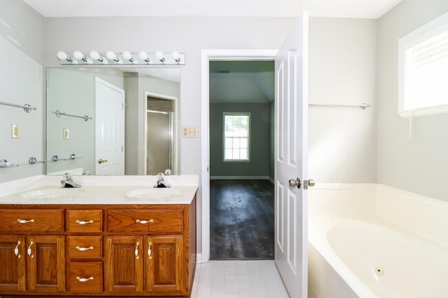 Building Photo - 498 W Tipton Lake Cir