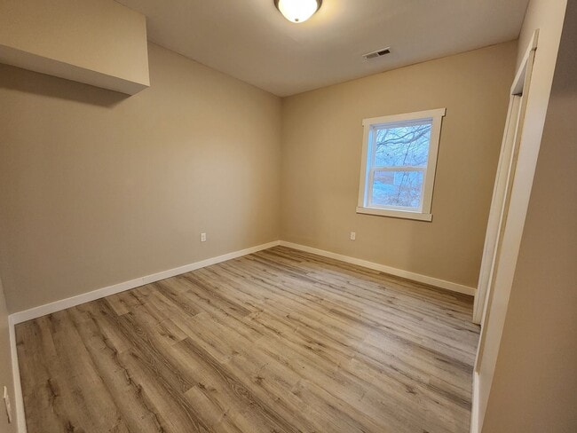 Building Photo - Spacious 3-Bedroom, 1-Bathroom Home AVAILABLE NOW!!