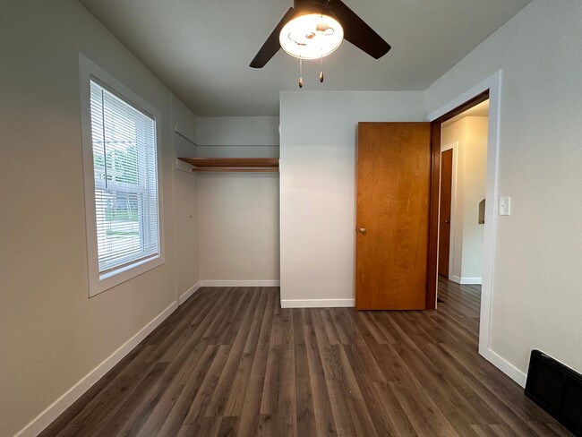 Building Photo - Recently Renovated Single Family Home Avai...