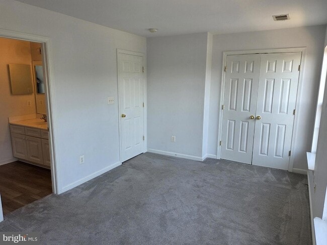 Building Photo - 404 Pendleton Ln