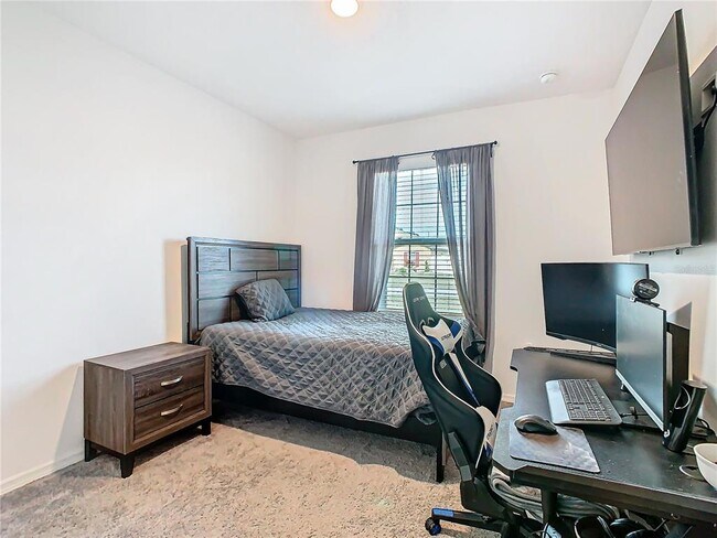 Building Photo - 208 Goldenrod Ln