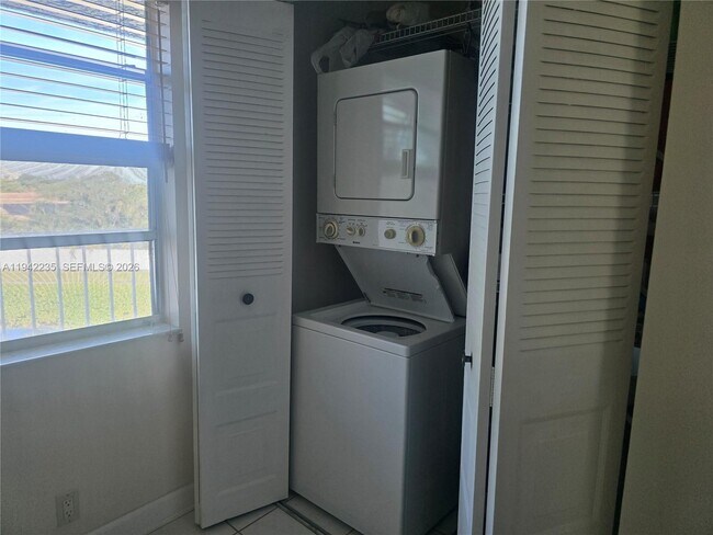 Building Photo - 7608 NW 18th St