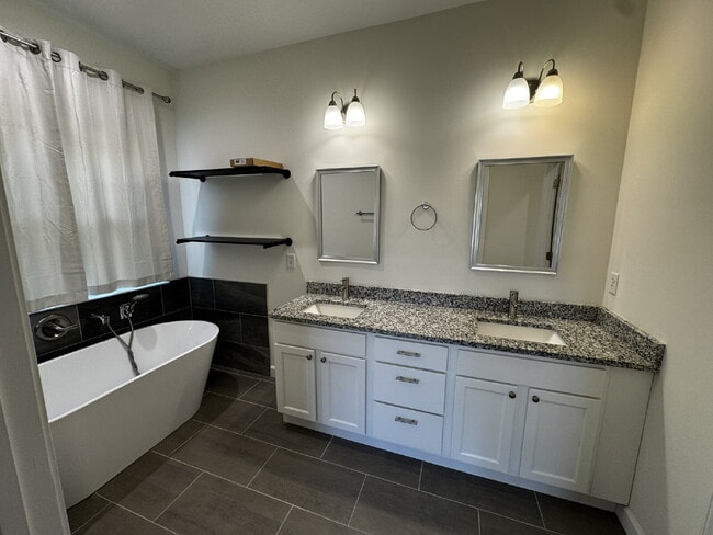 Building Photo - House for Rent