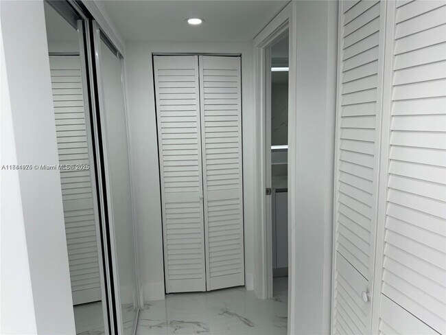 Building Photo - 18031 Biscayne Blvd