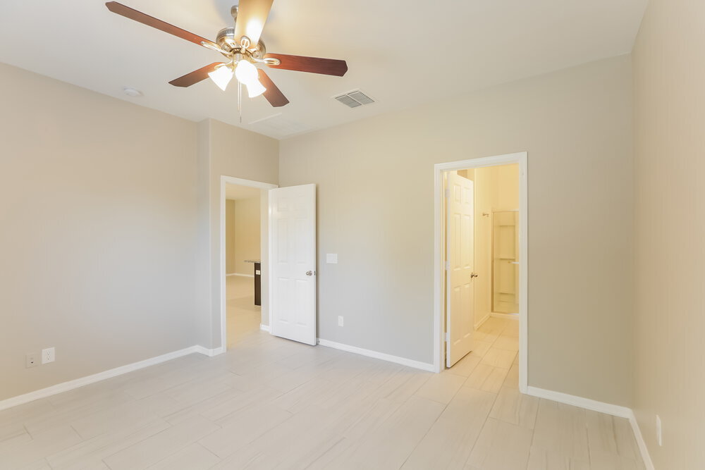 Building Photo - 8828 S 41ST Dr