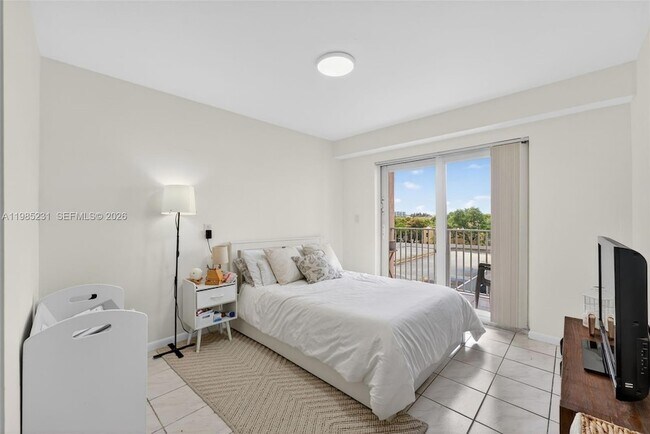 Building Photo - 199 SW 12th Ave