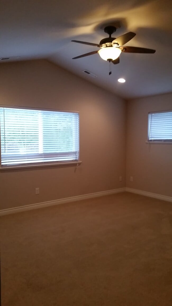 Building Photo - 4235 Stonecrest Ct