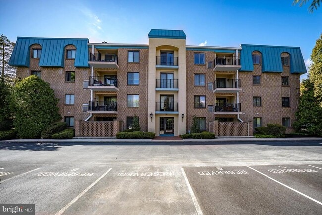 Building Photo - 260 W Montgomery Ave