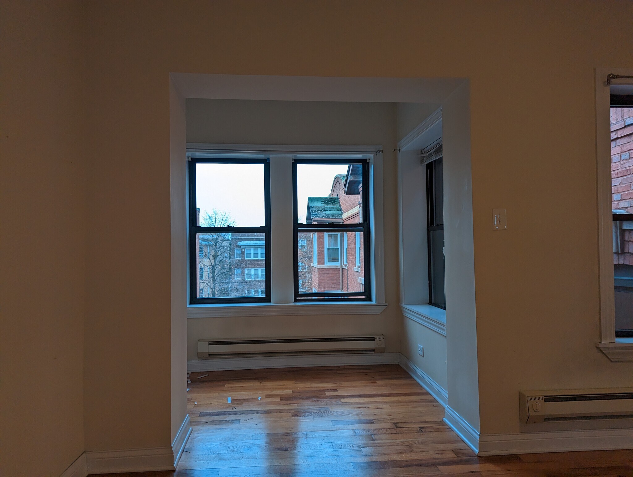 Building Photo - 4423 N Wolcott Ave