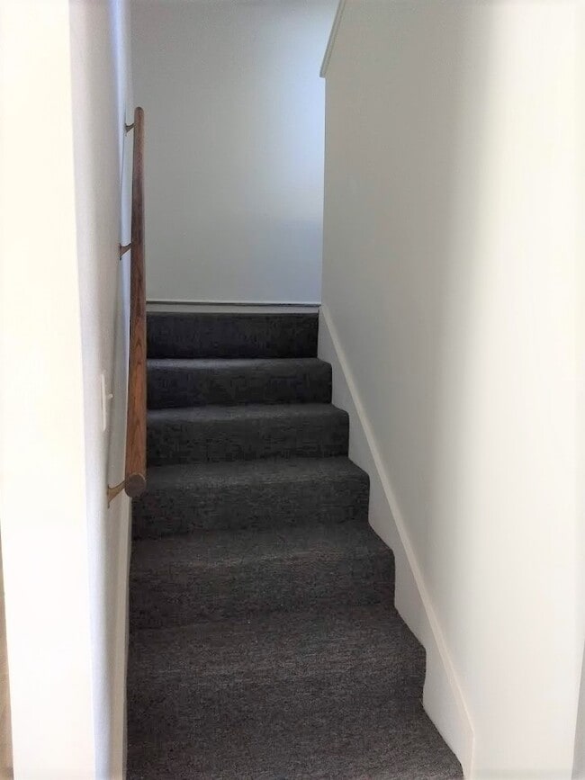 Building Photo - 29 Lakeshore Terrace