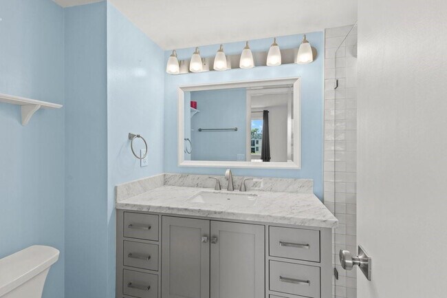 Building Photo - 2106 S Cypress Bend Dr